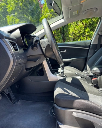 Hyundai I30 cena 27200 przebieg: 242000, rok produkcji 2013 z Strzyżów małe 497